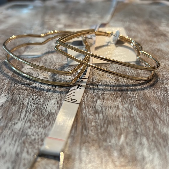 3/$20🎀 Heart shaped earrings ♥️ - Picture 4 of 4